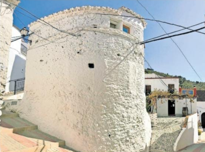 El pueblo más pequeño de Málaga encuentra su castillo
