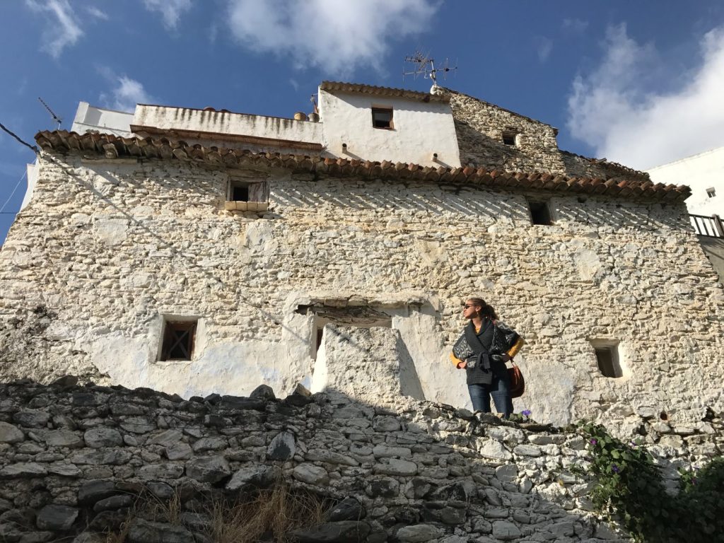 Casas tradicionales encaladas con cubierta de teja en Salares (Axarquía), núcleo que rehabilita Farfán Estudio